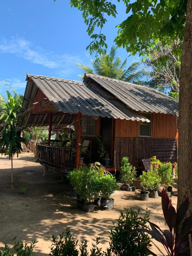 Montra Long Beach Bungalows Koh Lanta Exterior photo